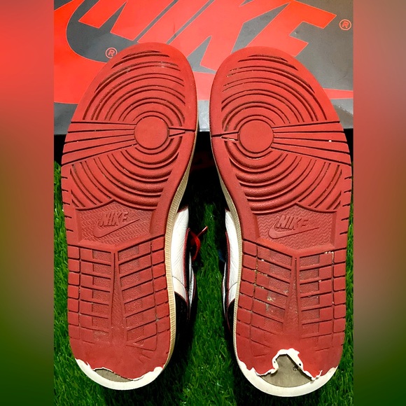 Nike - Jordan 1’s High Retro - Size 12 - Bloodline w/ original box. - Picture 4 of 6